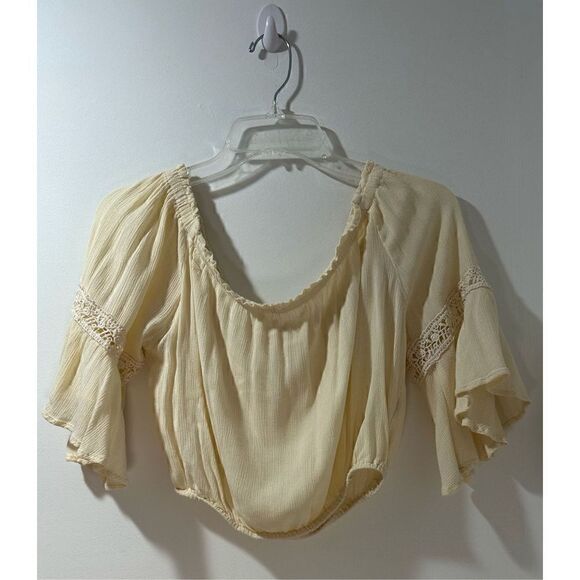 Altar'd State Tops - Altar’d State women’s cream off the shoulder 3/4 bell sleeve top size M #35-0879